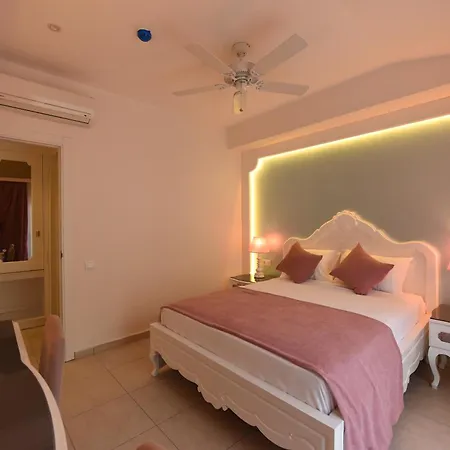 Montebello Deluxe Hotel 3*