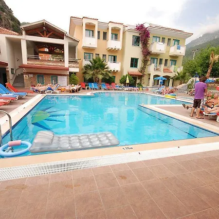 Montebello Deluxe Hotel 3*