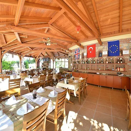 Montebello Deluxe Hotel 3*