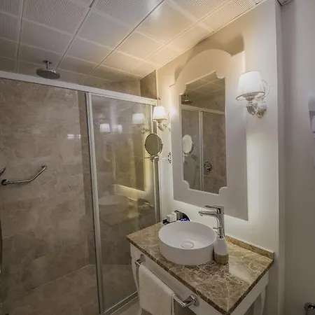 Hotel Montebello Deluxe