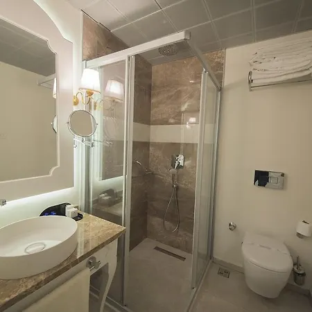 Hotel Montebello Deluxe 3*