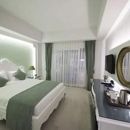Hotel Montebello Deluxe 3*