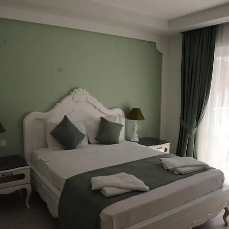 Montebello Deluxe