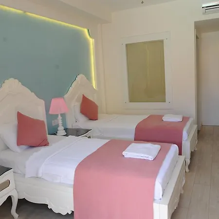 Hotel Montebello Deluxe