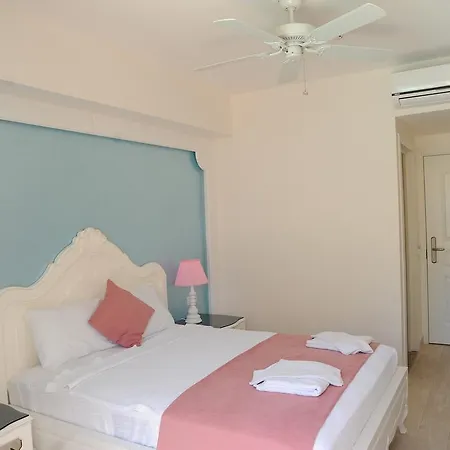 Montebello Deluxe Hotel