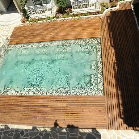 Hotel Montebello Deluxe 3*
