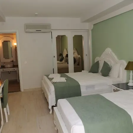 Montebello Deluxe Hotel