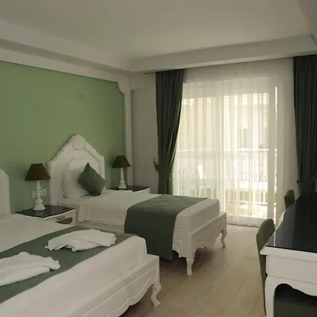 Montebello Deluxe Hotel
